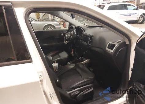 2021 Jeep Compass Latitude 4X4 z USA, uszkodzony, nr VIN 3C4NJDBB3MT598246